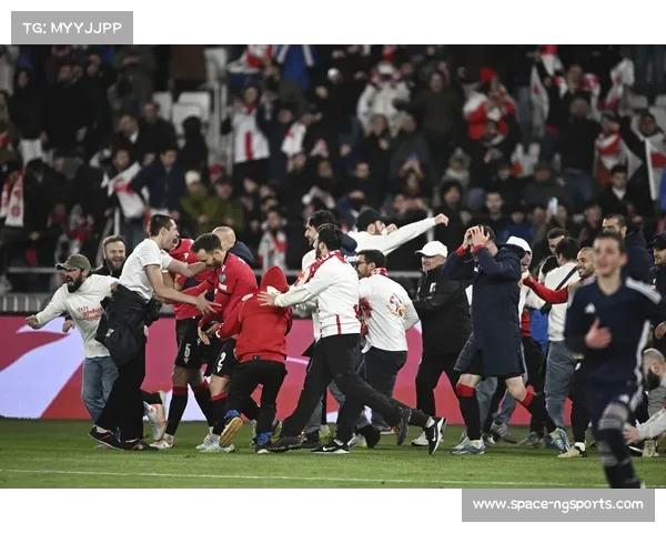 科隆中场核心恢复训练，有望在关键保级战复出